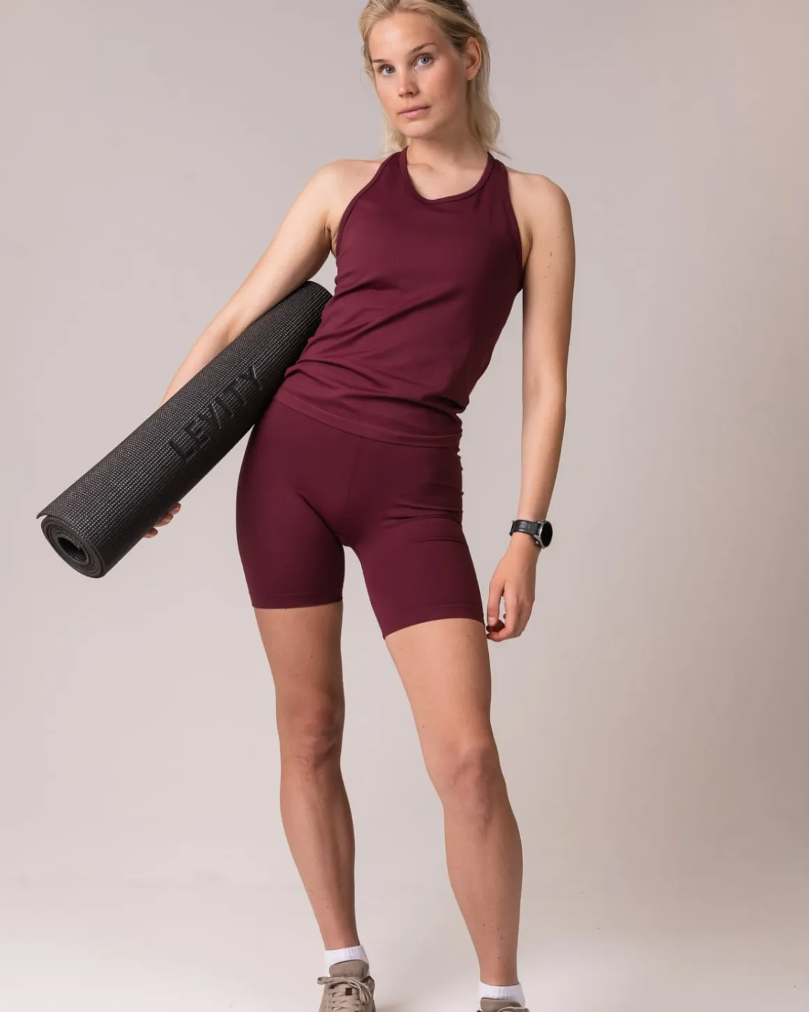 Challenge Seamless Shorts 5″ Burgundy