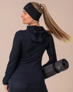 Conquer Running Hood Black