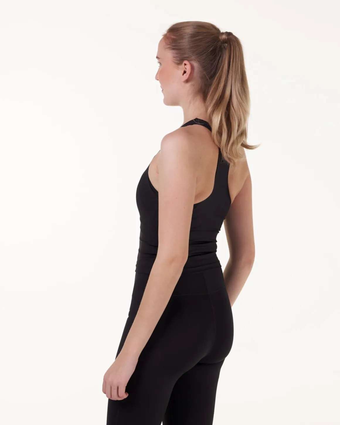 Contour Sculpting Crop Tank Black