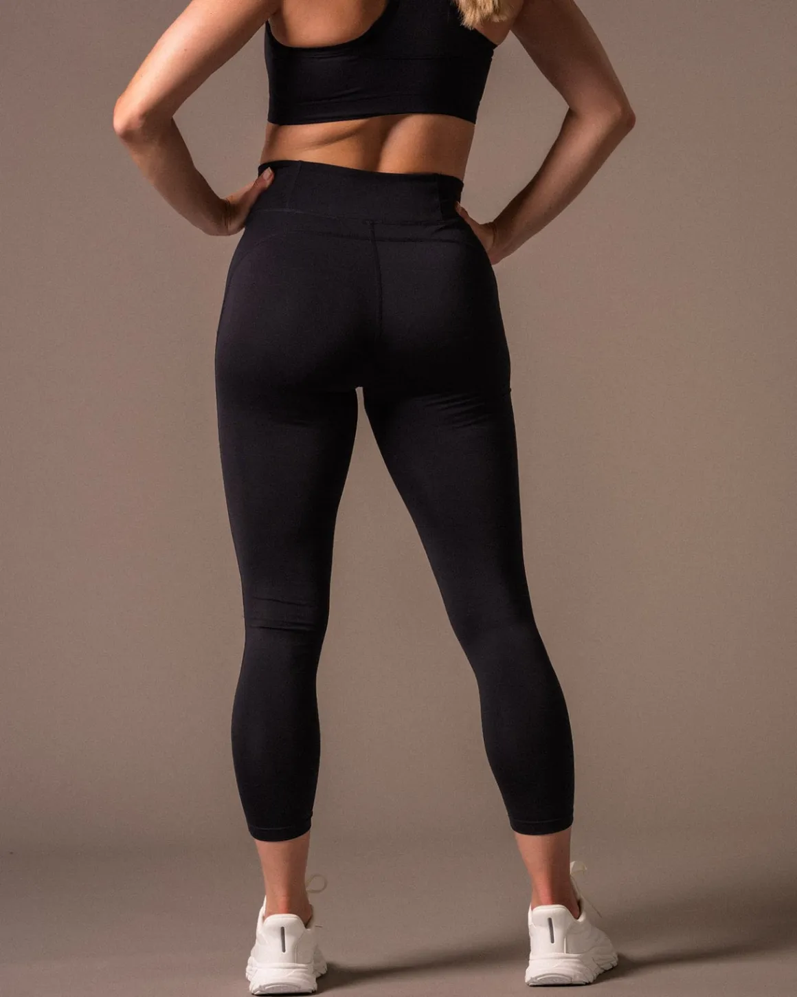 Essential Training Tights 7/8 Black