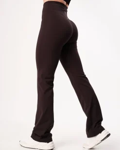 Hero High Rise Flare Pants & Hyper Bra Black Beauty SETT