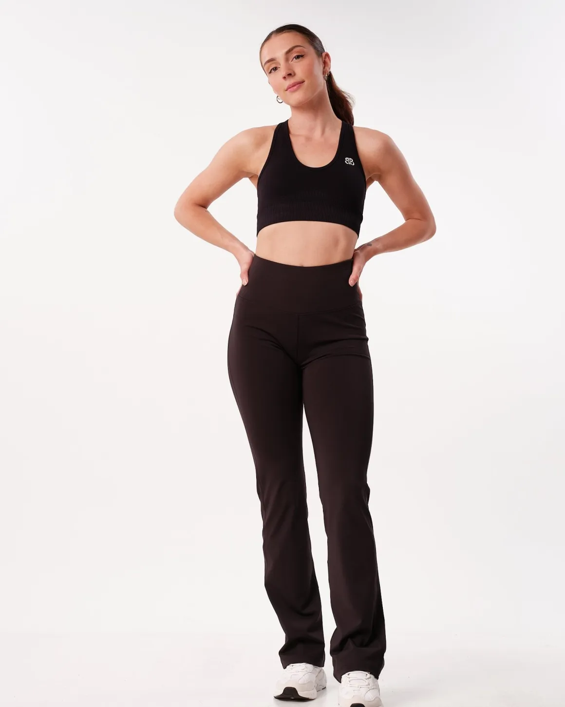 Hero High Rise Flare Pants & Hyper Bra Black Beauty SETT