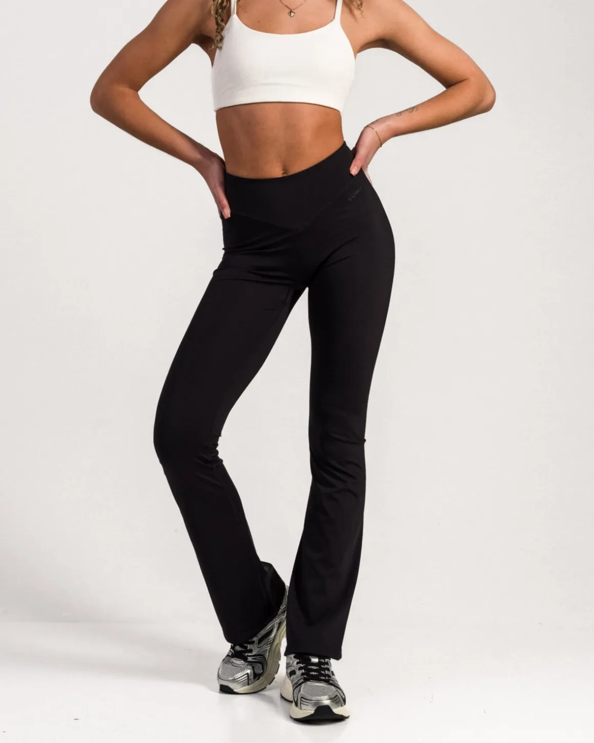 Hero V-Back Flare Pants Black