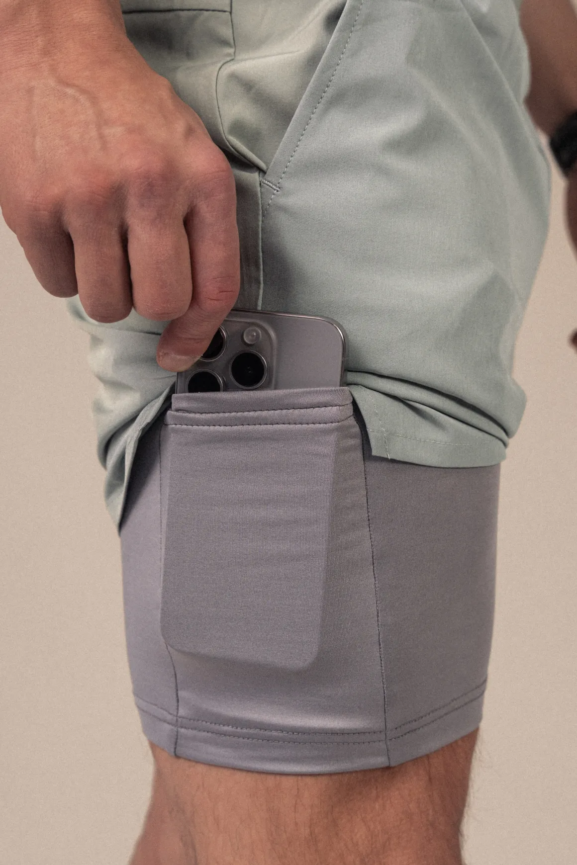 Hybrid 2-1 Pocket Shorts M Green Slate