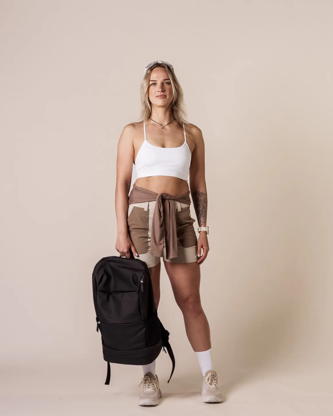 Leisure Trek Shorts Beige Feather