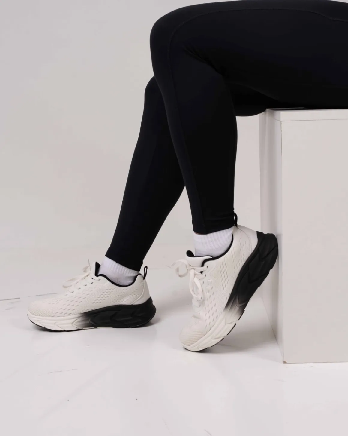 Levitate 2.0 Off White/Black