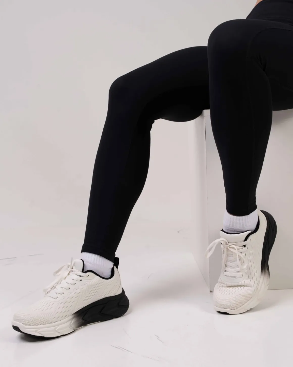 Levitate 2.0 Off White/Black