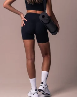 Lively Scrunch Pocket Shorts 5″ Black