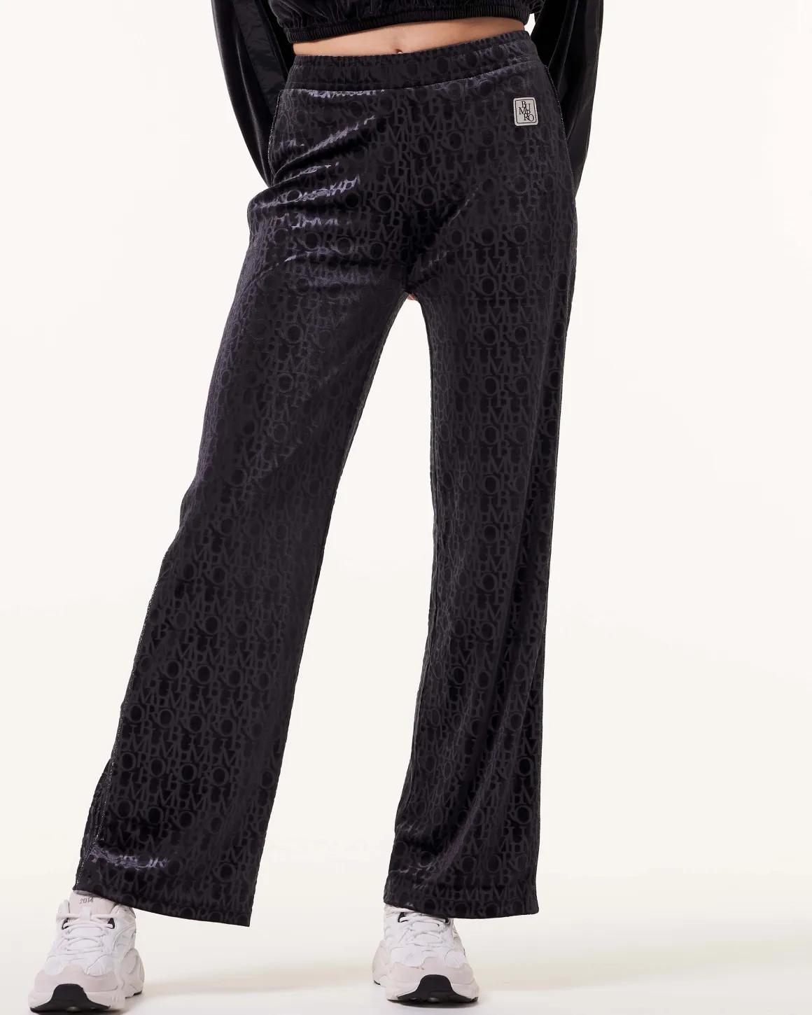 Logomania Velour Black SETT