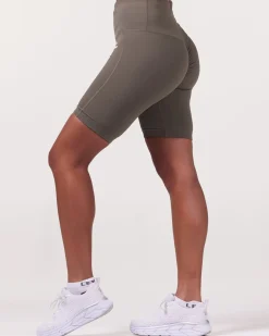 Magnify Scrunch Biker Shorts 2.0 Black + Green 2-PACK