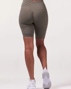 Magnify Scrunch Biker Shorts 2.0 Green Olive