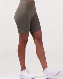 Magnify Scrunch Biker Shorts 2.0 Green Olive
