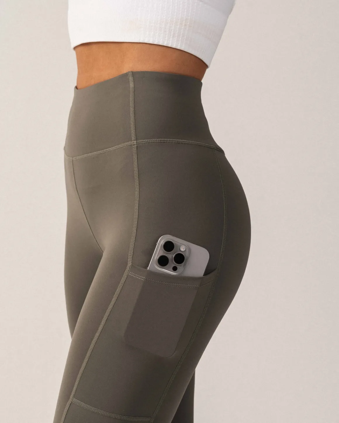 Phase Seamless Bra White + Primary Pocket Tights 7/8 Green SET