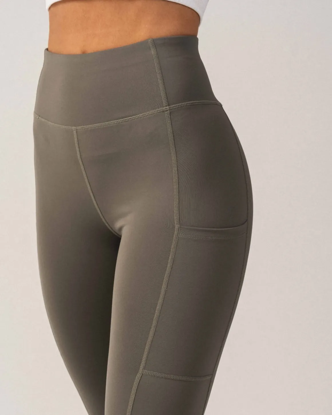 Phase Seamless Bra White + Primary Pocket Tights 7/8 Green SET