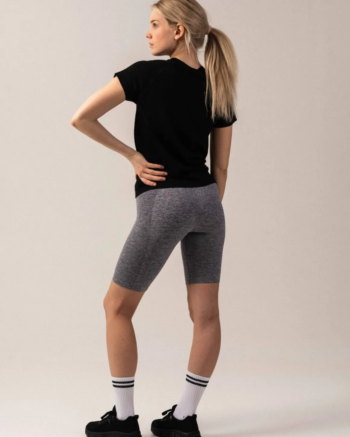 Phase Seamless Light Tee Black