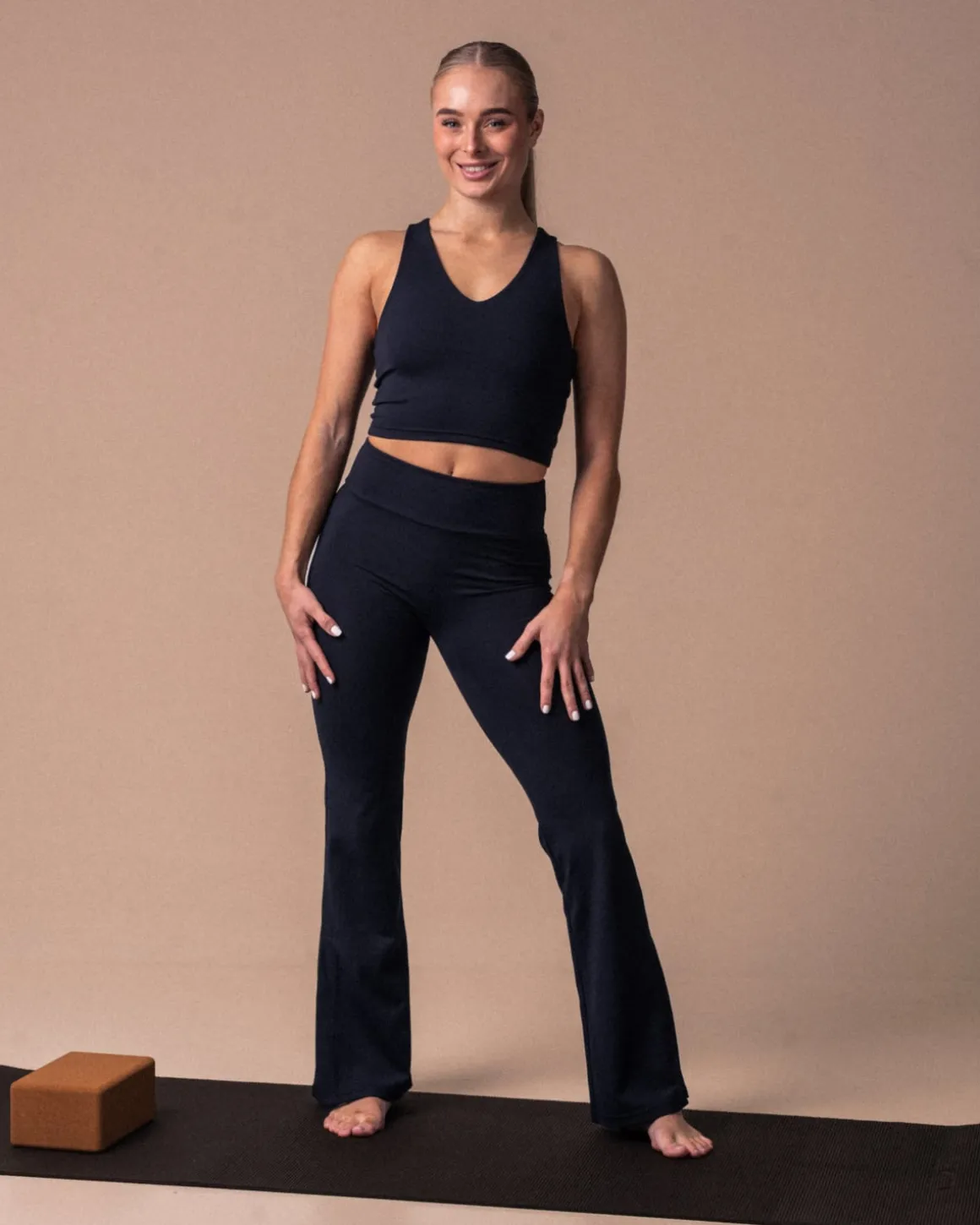 Second-Skin Slit Flare Pants Black